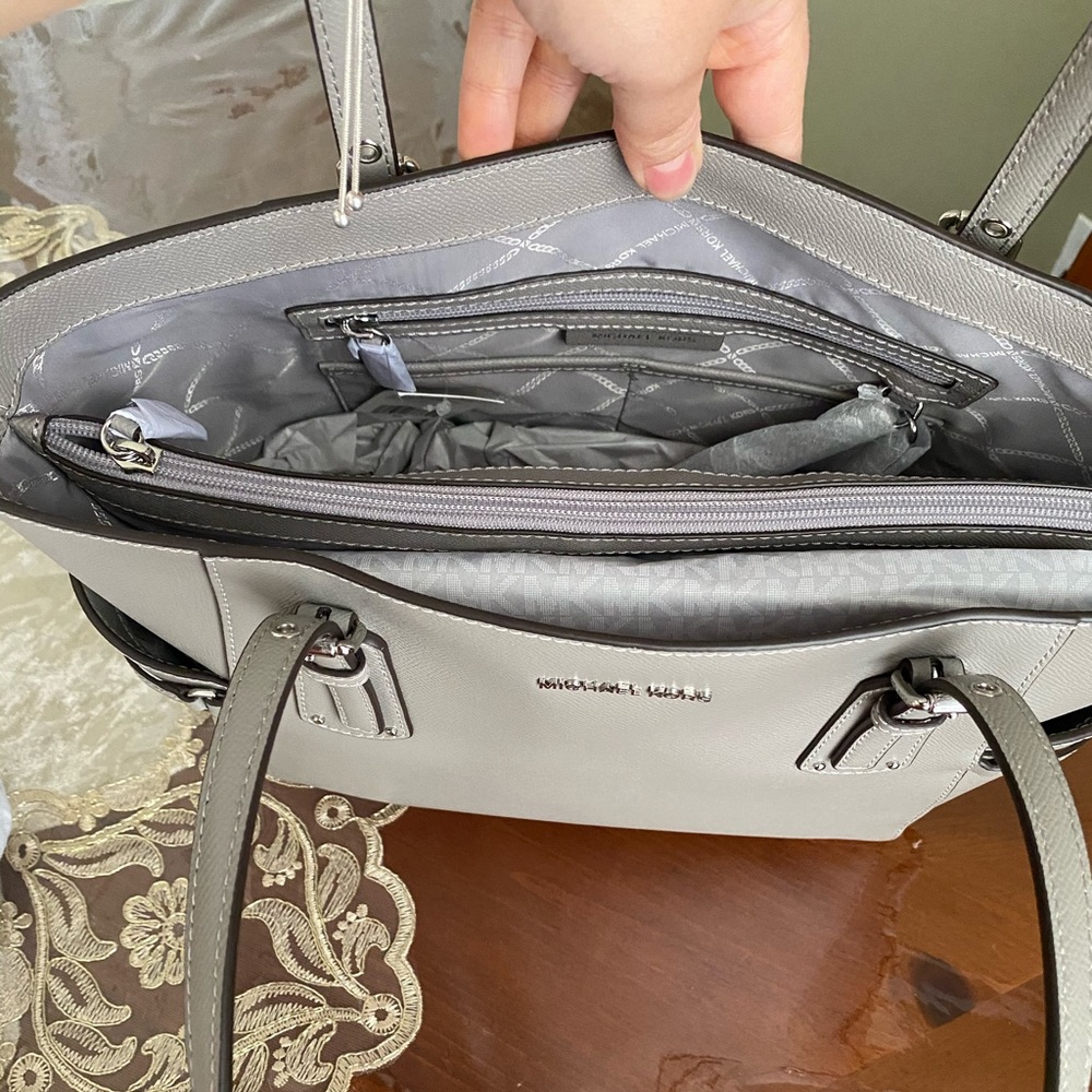 Michael Kors leather tote - Picture 7 of 11